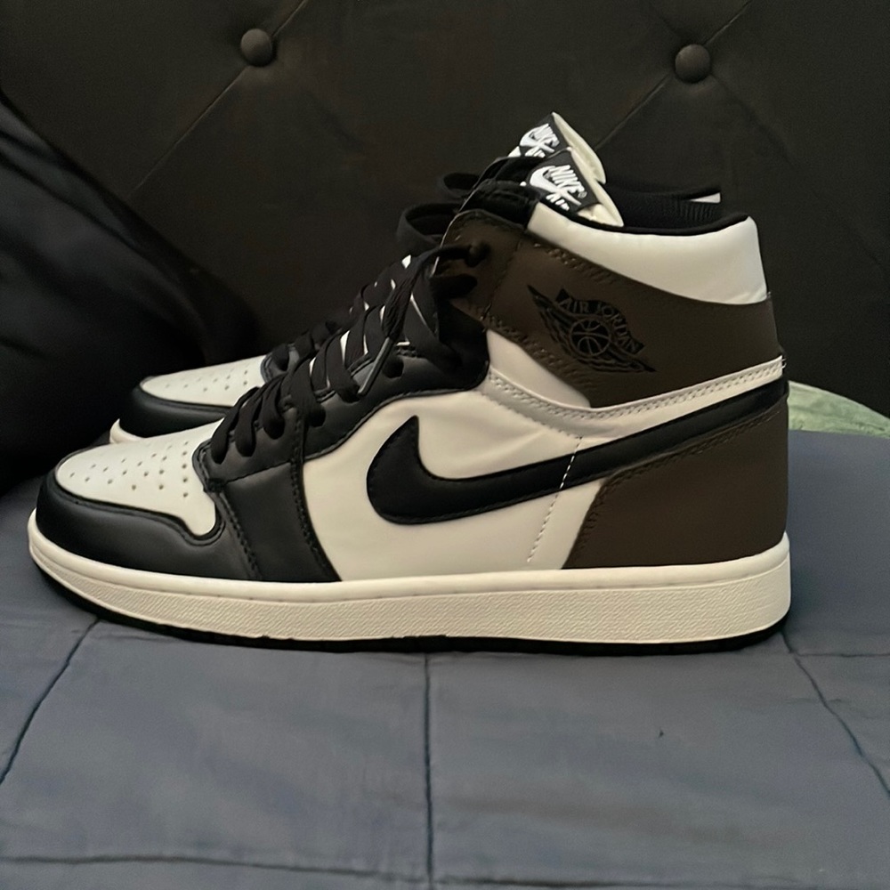 Jordan 1 mocha highs men’s size 10